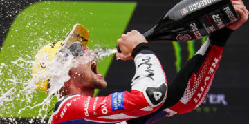 Dixon logra su segunda victoria en Moto2 e impide el triunfo de Canet