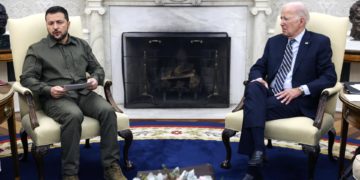 Biden reitera su apoyo a una paz «justa» para Ucrania al recibir a Zelenski en Washington