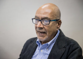 Precandidato Andrés Caleca propone construir «una gran coalición para el cambio»