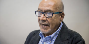 Precandidato Andrés Caleca propone construir «una gran coalición para el cambio»