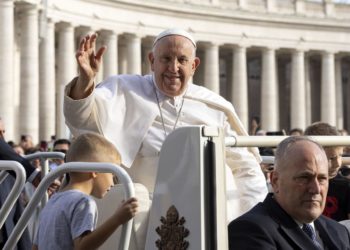 El papa pide a los cristianos «ensuciarse las manos» para «construir la paz»