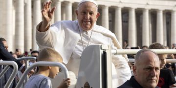 El papa pide a los cristianos «ensuciarse las manos» para «construir la paz»