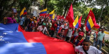 Chavistas se movilizan en regiones del país para respaldar a Maduro y rechazar el bloqueo