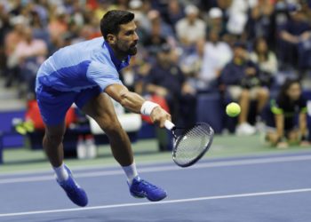 Djokovic remonta dos sets y se salva de forma milagrosa ante su compatriota Djere