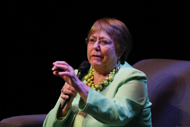 Fotografía de archivo en la que se registró a la expresidenta de Chile, Michelle Bachelet. EFE/Francisco Guasco