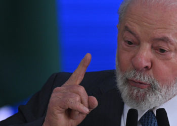 Lula fue sometido con éxito a una cirugía en la que se le implantó una prótesis de cadera