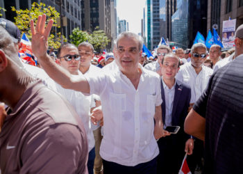 Abinader se lanza a la reelección con críticas a la oposición y una defensa a su Gobierno