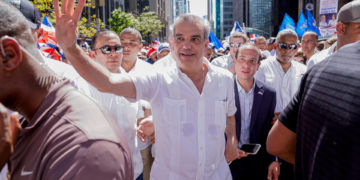 Abinader se lanza a la reelección con críticas a la oposición y una defensa a su Gobierno