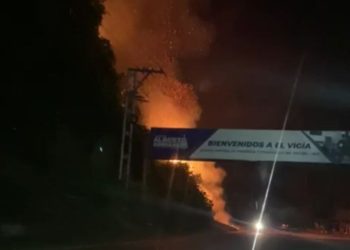 A oscuras: Bomberos sofocaron dos incendios ocurridos este martes en El Vigía