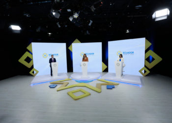 Los candidatos presidenciales de Ecuador retoman su campaña tras participar en un debate