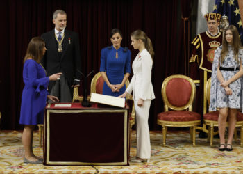 La princesa Leonor pronuncia el juramento que la legitima como futura reina de España