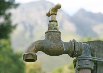 Protestas silenciosas de los vecinos en Rafael Rangel por la escasez de agua en sus hogares