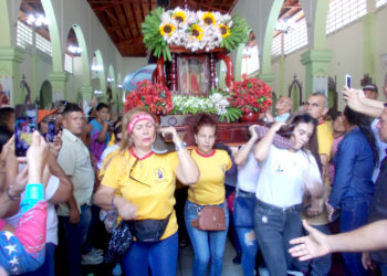 Casi al mediodía San Benito salió del templo de Betijoque al ritmo de tambores y requintas