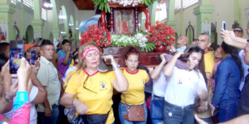 Casi al mediodía San Benito salió del templo de Betijoque al ritmo de tambores y requintas