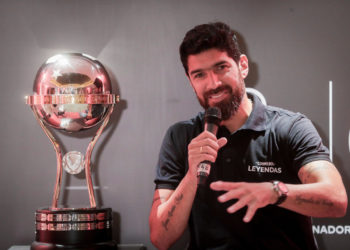 El ‘Loco’ Abreu presenta en Uruguay el trofeo de la Copa Sudamericana