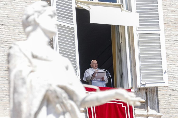 Foto de archivo del papa Francisco en la lectura del Ángelus. EFEFABIO FRUSTACI