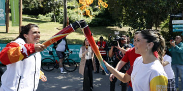 El fuego panamericano llega a Santiago y recorre las calles en su ruta hacia el Estadio Nacional
