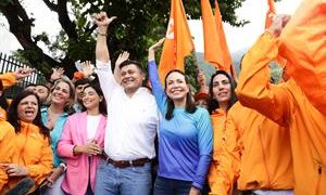 Freddy Superlano se retira de las primarias y respalda a María Corina Machado