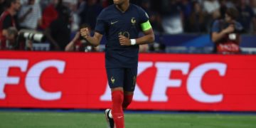 Mbappé busca igualar la marca goleadora de Platini para enterrar su sequía parisina