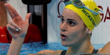 La australiana Kaylee McKeown establece un nuevo récord del mundo en los 50 espalda
