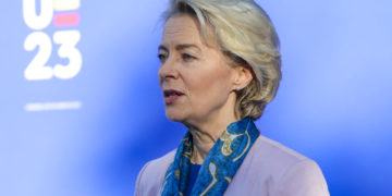 UE: el Nobel de la Paz a Mohammadi inspira a las mujeres que luchan por la libertad