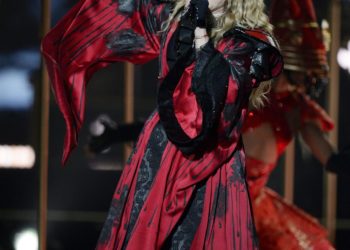 Madonna arranca en Londres su gira mundial con éxitos de cuatro décadas