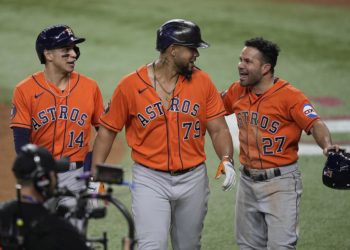 3-10. Los Astros igualan la serie con los Rangers tras cuatro juegos