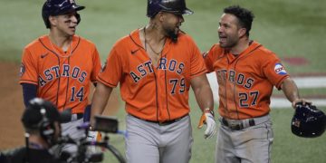 3-10. Los Astros igualan la serie con los Rangers tras cuatro juegos