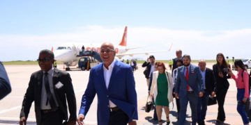Delegación del Gobierno venezolano llega a Barbados para retomar diálogo con la oposición