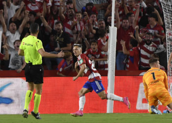 2-2. El Granada de Bryan salva un punto con polémica