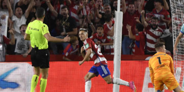 2-2. El Granada de Bryan salva un punto con polémica