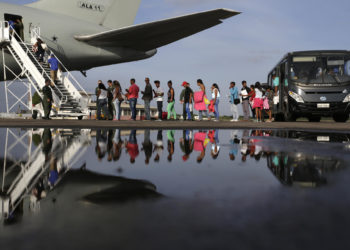 EE.UU. asegura que Venezuela decidió de manera «independiente» recibir vuelos de deportación