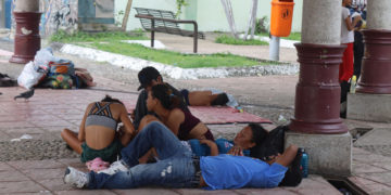 Migrantes y ONG impulsan censo para pedir papeles que les permitan transitar por México