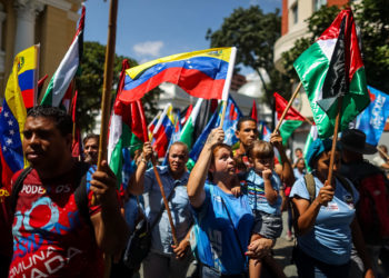 Cerca de un centenar de chavistas se concentra en Caracas en respaldo al pueblo palestino