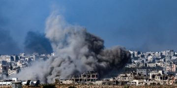 Al menos 145 muertos por bombardeos de Israel en un campo de refugiados del norte de Gaza