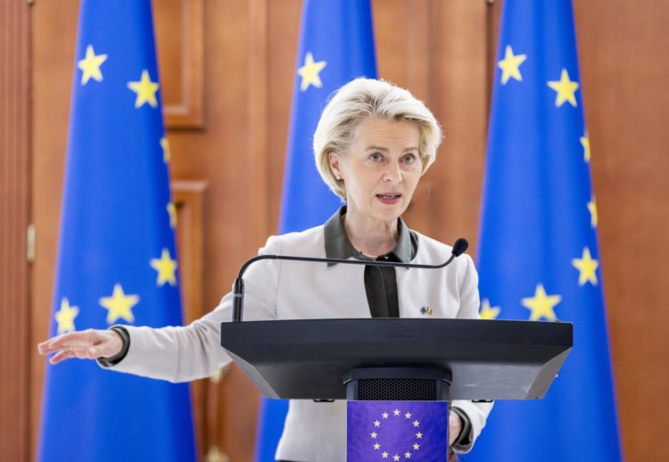 Foto de archivo de la presidenta la presidenta de la Comisión Europea, Ursula von der Leyen. EFE/EPA/Dumitru Doru