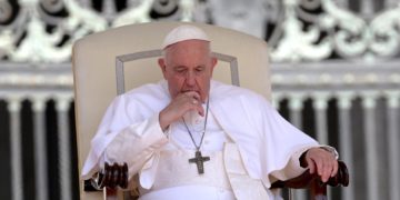 El papa pide liberar a los rehenes israelíes y abrir corredores humanitarios en Gaza