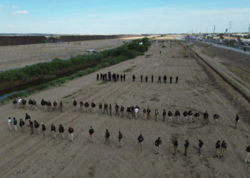 Un operativo en el norte de México orilla a 2.000 migrantes al fronterizo río Bravo