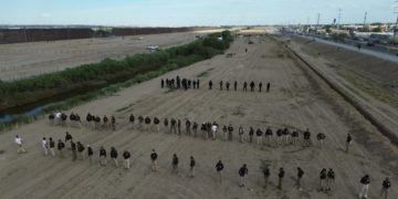 Un operativo en el norte de México orilla a 2.000 migrantes al fronterizo río Bravo