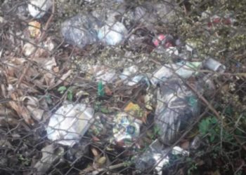 Montones y montones de basura en la UE Mercedes Díaz de Sabana de Mendoza