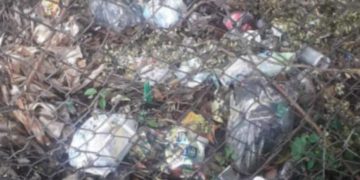 Montones y montones de basura en la UE Mercedes Díaz de Sabana de Mendoza