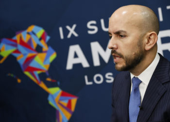 EE.UU. restaurará sanciones a Venezuela si no libera a los tres estadounidenses presos