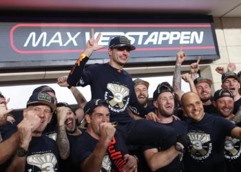 Verstappen resuelve por la vía rápida
