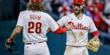 10-0. Triunfo de escándalo de los Filis , que aumenta a dos juegos su ventaja en la serie