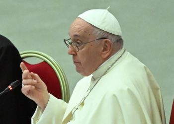 Jóvenes y científicos apoyan al papa en su llamamiento ante la destrucción del planeta