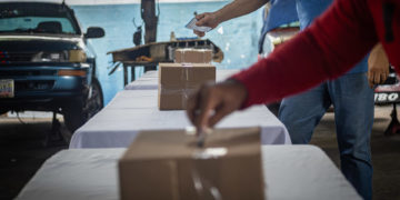 Miles de venezolanos votan esperanzados en un cambio de presidente en 2024