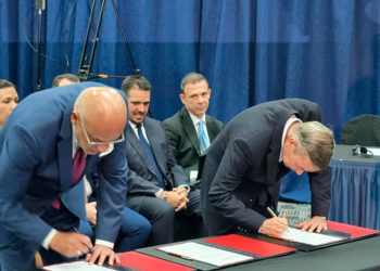 El Gobierno de Venezuela y la oposición firman un acuerdo de garantías para las presidenciales de 2024