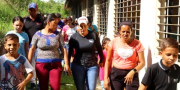 Alcaldesa Angie Quintana da respuestas a comunidades de Valera