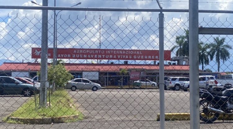 Aeropuerto Internacional Mayor Buenaventura Vivas Guerrero inició cobro de tasa de 1$ para el ingreso a sus instalaciones. Fotos: Carlos Eduardo Ramírez