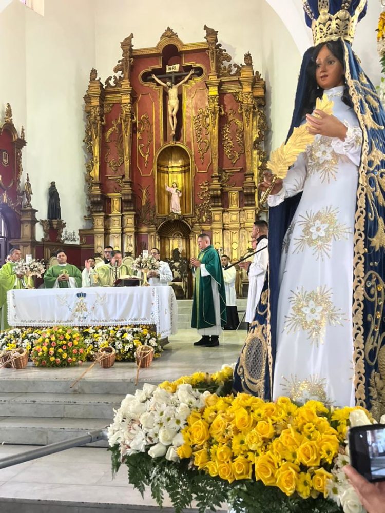 Unido el clero trujillano honró a la Virgen de la Paz